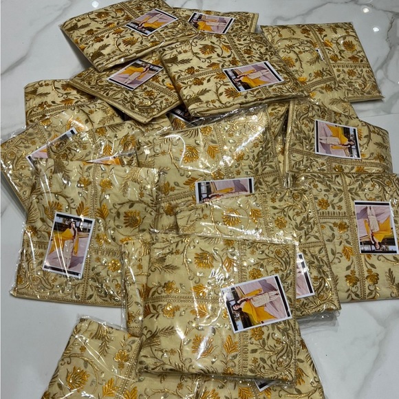 Women dresses - Picture 2 of 4